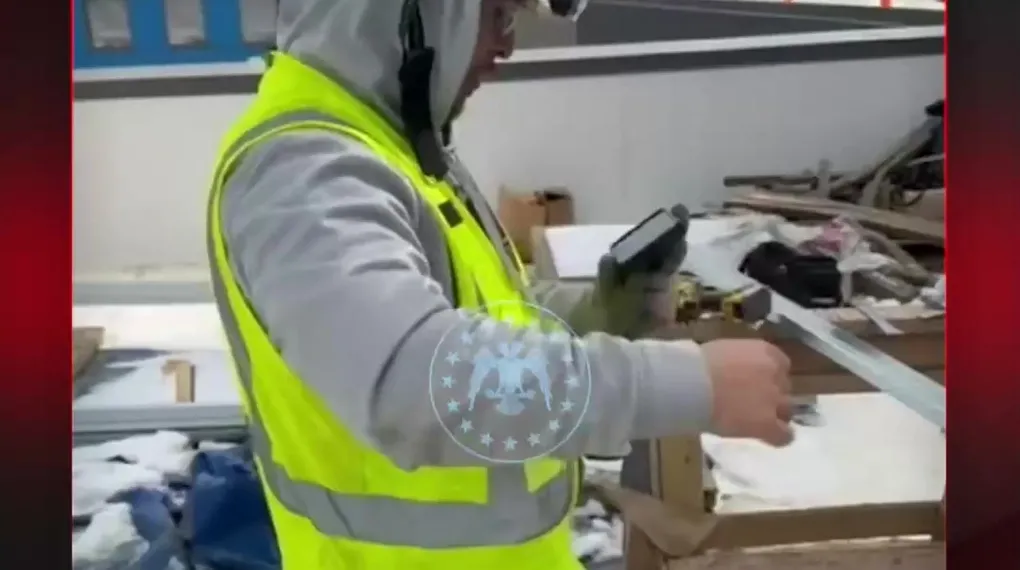 ABD'Lİ İŞÇİLER İLAHİYE EŞLİK ETTİ