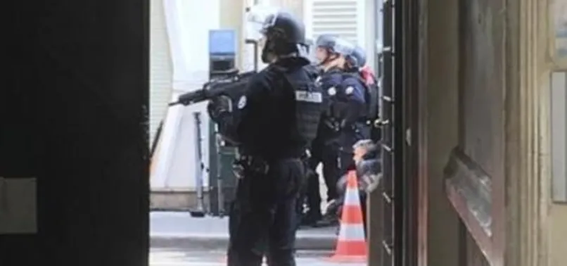 Paris'te rehine krizi: Büyükelçi'yi istedi