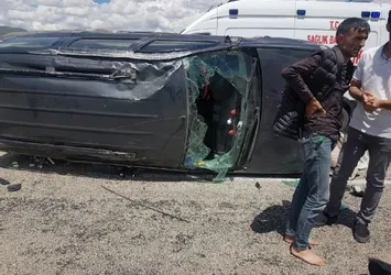 Ağrı'da hafif ticari araç devrildi: 1 çocuk öldü, 6 kişi yaralandı