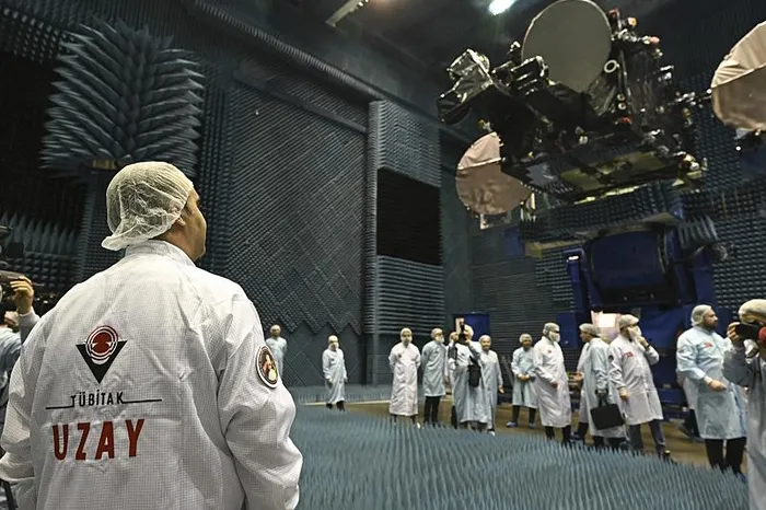 turksat-6a-uydusunun-uzaya-gonderilme-tarihi-belli-oldu-bakan-mehmet-fatih-kacir-bu-sozlerle-duyurdu-1711175023660.jpeg TÜRKSAT 6A uydusunun uzaya gönderilme tarihi belli oldu! Bakan Mehmet Fatih Kacır bu sözlerle duyurdu - 4