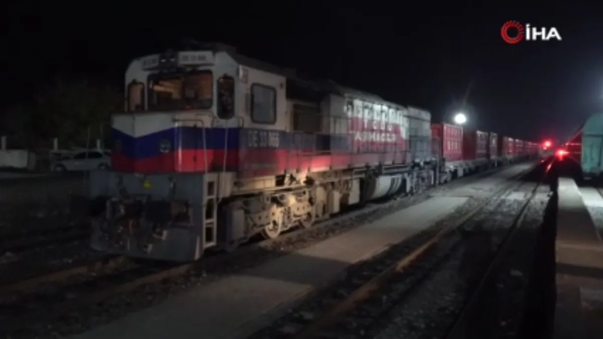 Malatya'da yük treni otomobille çarptı: 5 yaralı