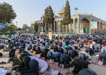 İran'da bayram namazı kılındı