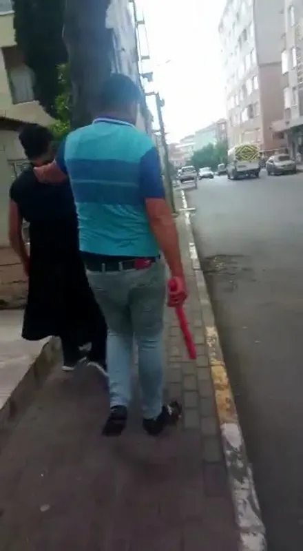 Taciz iddiası öfkeli kocayı çılgına çevirdi! Sokak ortasında kepaze oldu - 3