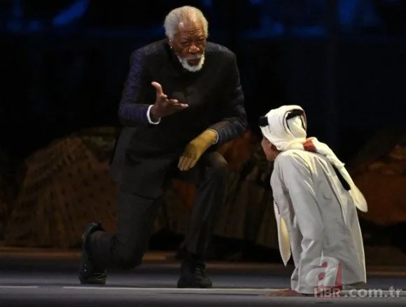 Dünya Kupası’na imza attı! Katar’da Hollywood yıldızı Morgan Freeman’ın Kur’an dinletisi gece damga vurdu