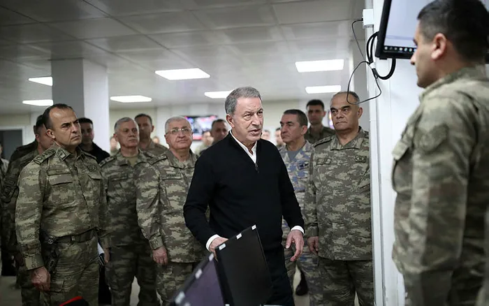 Son dakika: Savunma Bakanı Hulusi Akar sınırın sıfır noktasında
