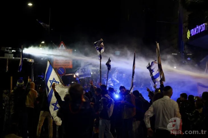 İsrail’de yargı reformu protestoları | Netanyahu’nun evinin önündeki barikat yıkıldı! İç savaş tehlikesi: Yüz binler sokağa döküldü! İşte İsrail’deki son durum