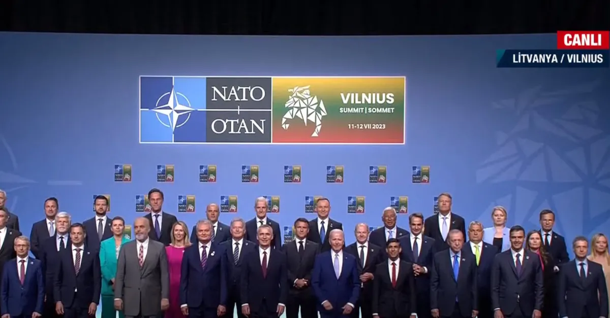 NATO liderleri aile fotoğrafı çekildi