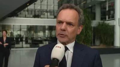 Hollanda’da geçici hükümette istifa depremi