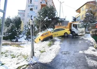 Sarıyer’de facianın eşiğinden dönüldü: Kaza yapan taksilere belediye aracı çarptı! ’Dur gelme dedim ama...’