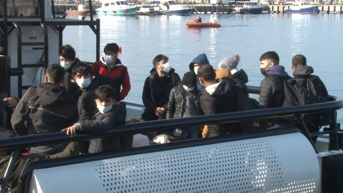 Son dakika: Şile açıklarında teknede 40 kaçak göçmen yakalandı