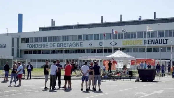 Fransa’da Renault çalışanları fabrikada yöneticilerini rehin aldı