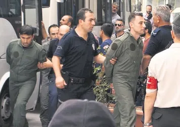 Darbeci Albay, emrindeki pilotlara bu yalanı uydurmuş!