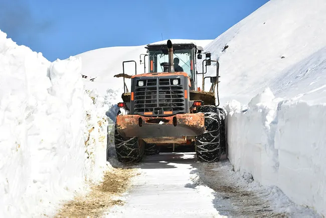 Bitlis'te 2019'da 9 metrelik kar varken şehir 2021’e karsız ve kurak girdi - 2