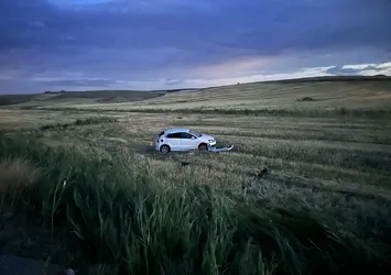 Düğün yolunda feci kaza! Otomobil tarlaya uçtu: 1 ölü 4 yaralı