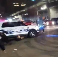 Son dakika: ABD yine yangın yeri! Polis aracı bir kişiyi çiğnedi