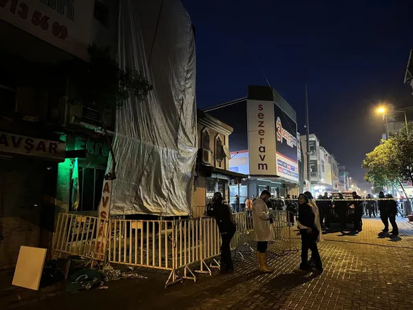 aydinda-7-kisiye-mezar-olan-patlama-restoran-sahibi-ve-esi-ile-tup-firmasi-sahibi-tutuklandi-1672510210921.jpg Aydın'da 7 kişiye mezar olan patlama: Restoran sahibi ve eşi ile tüp firması sahibi tutuklandı - 4