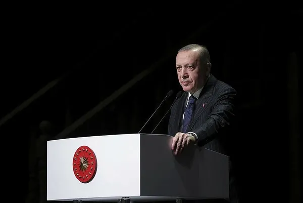 baskan-erdogandan-necip-fazil-kisakureki-anma-programinda-onemli-aciklamalar-dikkat-ceken-ayasofya-mesaji-1652462181286.jpeg Son dakika: AKM'de sergi ve tiyatro gösterimi | Başkan Erdoğan: Bu ülkenin gündemi ve tarafları hiç değişmiyor - 1