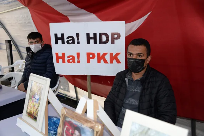 Evlat nöbetindeki ailelerin 'Başkan Erdoğan' heyecanı: Dört gözle yolunu bekliyoruz - 2