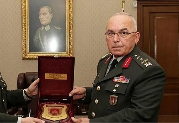 musa-avsever-kimdir-kac-yasinda-kara-kuvvetleri-komutani-org-musa-avsever-hangi-gorevlerde-bulundu-1690888001116.jpg Musa Avsever kimdir, kaç yaşında? Kara Kuvvetleri Komutanı Org. Musa Avsever hangi görevlerde bulundu? - 3