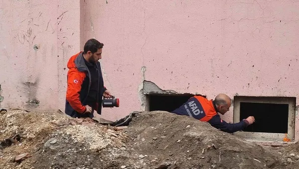 1701782557843.jpeg Diyarbakır'da ekipleri harekete geçiren olay! 'Bebek atıldı' iddiası - 1