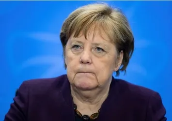 Merkel'i yerden yere vurdular: Almanya'yı Avrupa'nın en kötü adamı yaptı