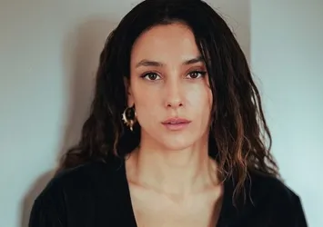 Cansu Tosun'un 77 yaşındaki dedesi üniversiteden mezun oldu!