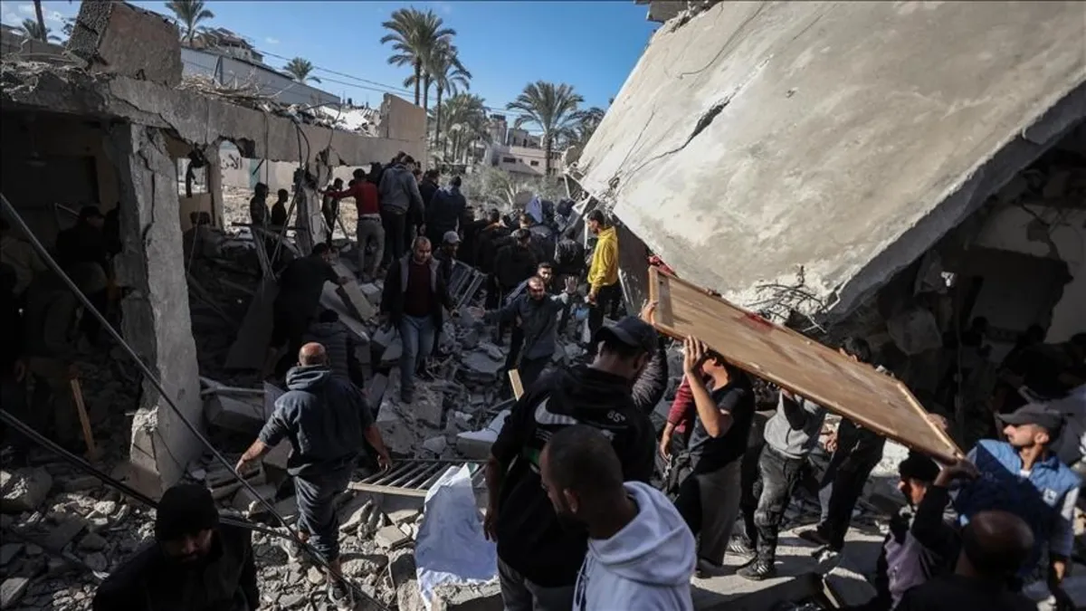 Katil İsrail'den bir katliam daha! Gazze'de bir evi bombaladılar: Ölü ve yaralılar var