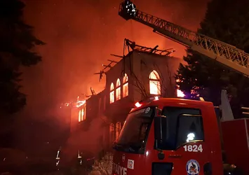 Denizli'de tarihi okulda yangın