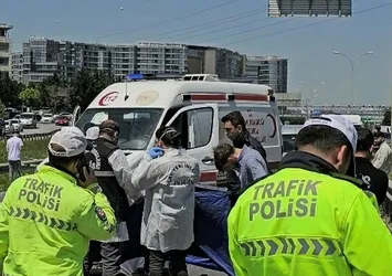Basın Ekspres'te makas faciası! Bariyerlere daldı: 1 ölü 1 yaralı