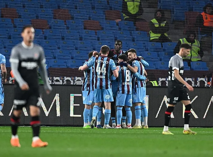 firtina-evinde-doludizgin-trabzonspor-3-puani-3-golle-aldi-1772218573050.jpeg Fırtına evinde doludizgin! Trabzonspor 3 puanı 3 golle aldı - 6