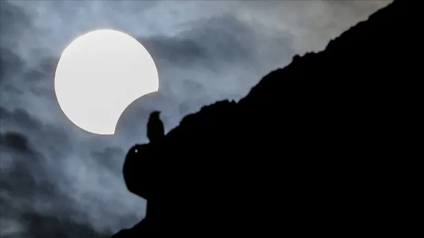 sakin-ciplak-gozle-bakmayin-kalici-korluge-sebep-olabilir-25-ekim-gunes-tutulmasi-icin-uzmanlardan-flas-uyari-1666678677929.jpg Sakın çıplak gözle bakmayın! Kalıcı körlüğe sebep olabilir! 25 Ekim Güneş Tutulması için uzmanlardan flaş uyarı - 3