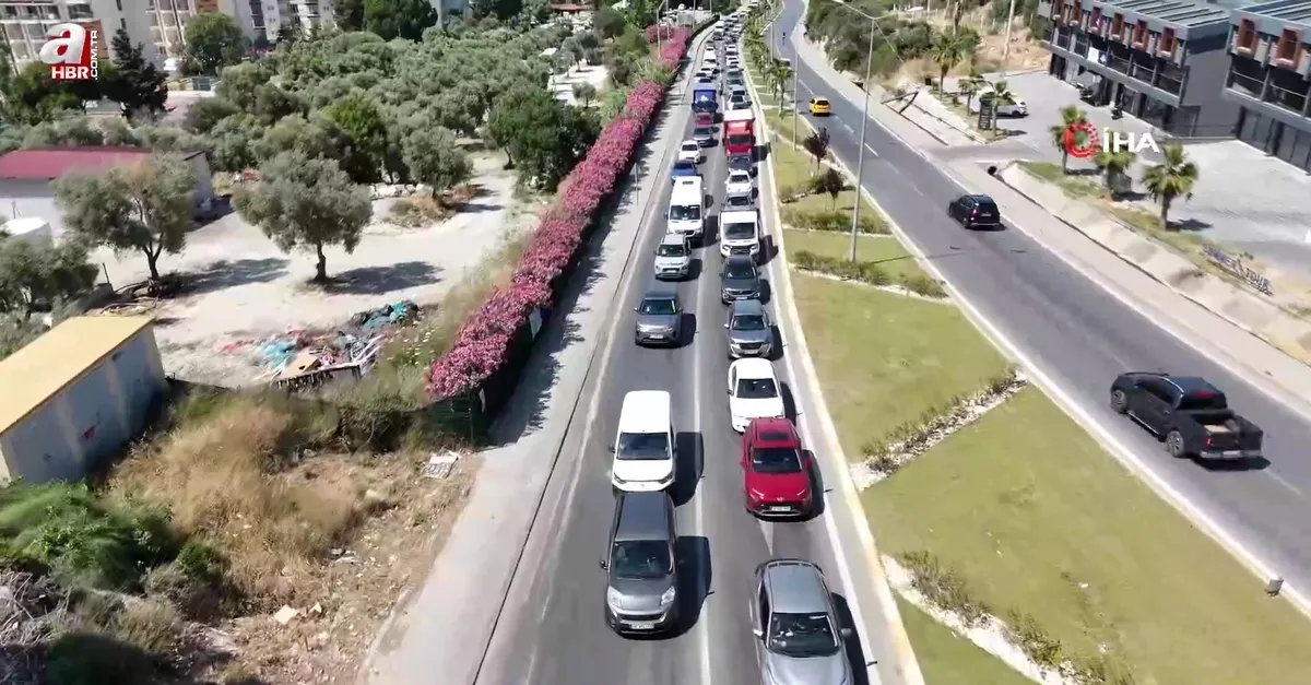 Kuşadası tatilcilerin akınına uğradı