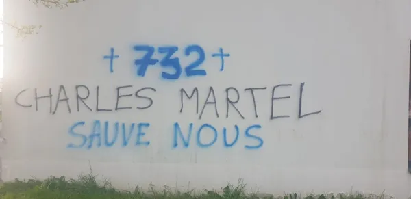 Fransa'da Macron'un faşistleri İbni Sina Cami'ne saldırdı - 2