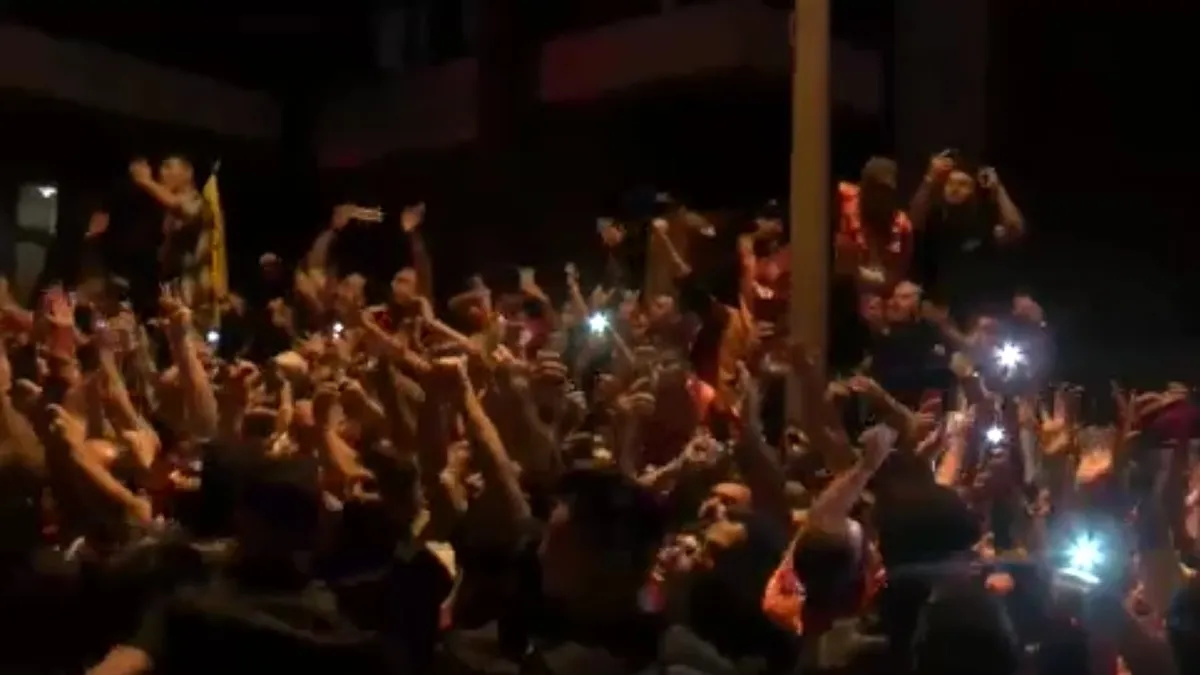 Derbi galibi Galatasaray'a Florya'da coşkulu karşılama