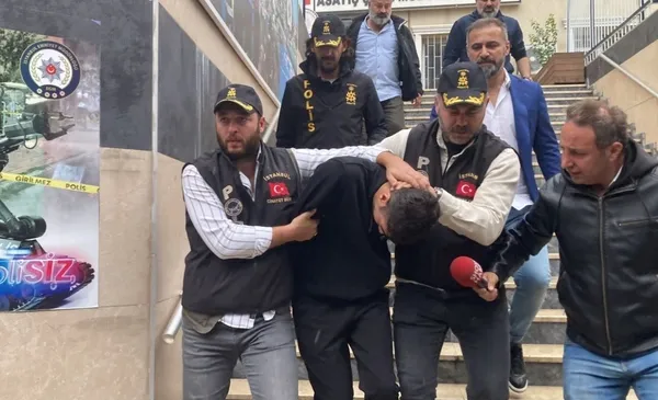 sedat-peker-ile-ilgili-paylastigi-videolarla-tanindi-cenk-celiki-vuran-zanli-yurtdisina-kacmak-isterken-yakala-1663847797098.jpg Sedat Peker ile ilgili paylaştığı videolarla tanındı! Cenk Çelik’i vuran zanlı yurtdışına kaçmak isterken yakalandı - 3