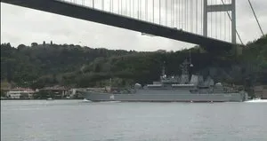 Rus savaş gemisi İstanbul Boğazı’ndan geçti