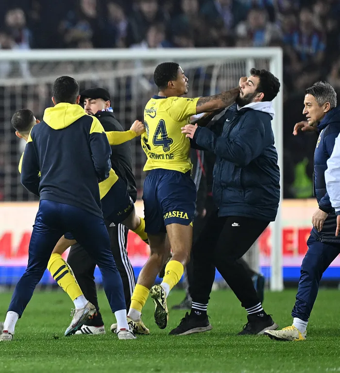 adalet-bakani-yilmaz-tunctan-olayli-derbiyle-ilgili-flas-aciklama-futbolcularla-ilgili-sorusturma-olacak-mi-ma-1710857937761.jpg Adalet Bakanı Yılmaz Tunç'tan olaylı derbiyle ilgili flaş açıklama! Futbolcularla ilgili soruşturma olacak mı? | Maskeli taraftar yurt dışından - 7