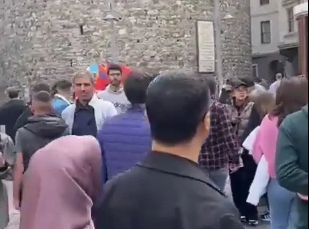 galata-kulesi-intihari-son-dakika-12-ekim-2022-galata-kulesi-intihar-videosu-twitterda-olay-yaratti-1665583008682.jpg Galata Kulesi intiharı son dakika | 12 Ekim 2022 Galata Kulesi intihar videosu Twitter'da olay yarattı - 1
