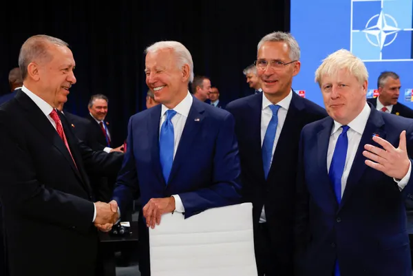 NATO zirvesine damga vuran sohbet! İngiltere Başbakanı Boris Johnson’dan Başkan Erdoğan’a: Çok güzel