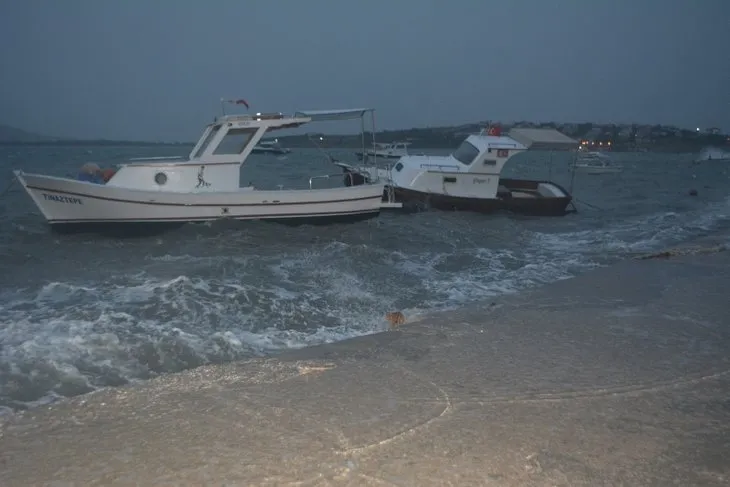 Fırtına İstanbul dahil pek çok ili vurdu: Acı haber geldi! Çatılar uçtu, deniz taştı, TIR’lar devrildi