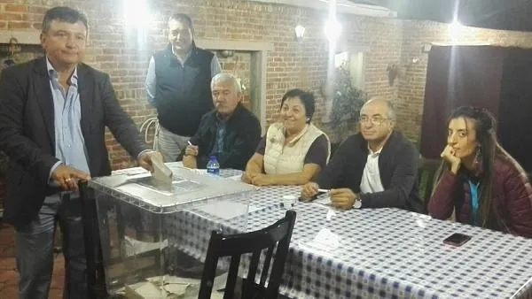 CHP'nin Edremit'teki delege seçiminde kavga çıktı - 1