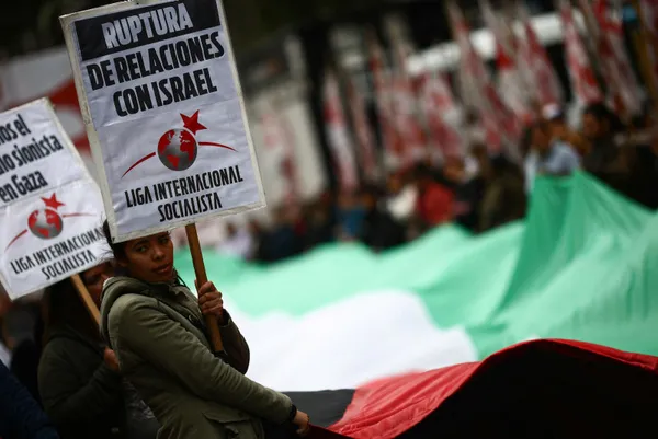 Dünya ’katil İsrail’ diye haykırıyor! Starbucks önü, liman, sokaklar, her yerde Filistin’e destek gösterileri