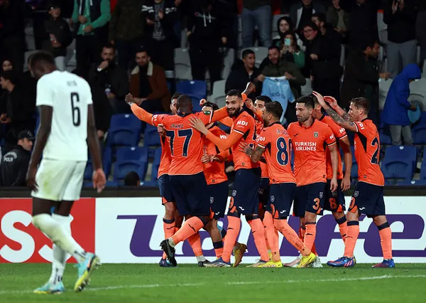 uefa-avrupa-konferans-liginde-basaksehir-rfsyi-3-0-yenerek-gruptan-cikmayi-garantiledi-1665686748429.jpg UEFA Avrupa Konferans Ligi'nde Başakşehir RFS'yi 3-0 yenerek gruptan çıkmayı garantiledi - 8
