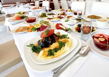 Bakan Fakıbaba'dan otellere 'porsiyon' çağrısı