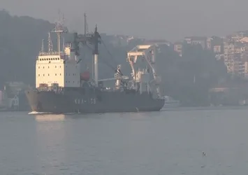 Rus savaş gemisi Boğaz'dan geçti
