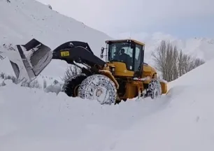 Şırnak'ta karla mücadele çalışmaları sürüyor!