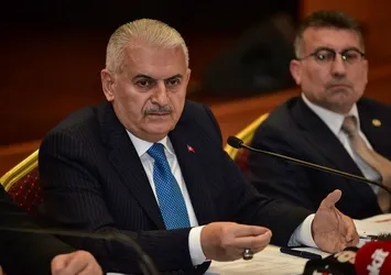 Binali Yıldırım: Oylarımız sandıkta iç edildi, rakip adaya yazıldı