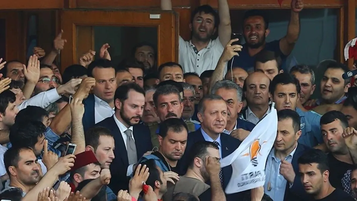 CHP ve FETÖ'den ortak ihanet! Başkan Erdoğan milletle birlikte direndi