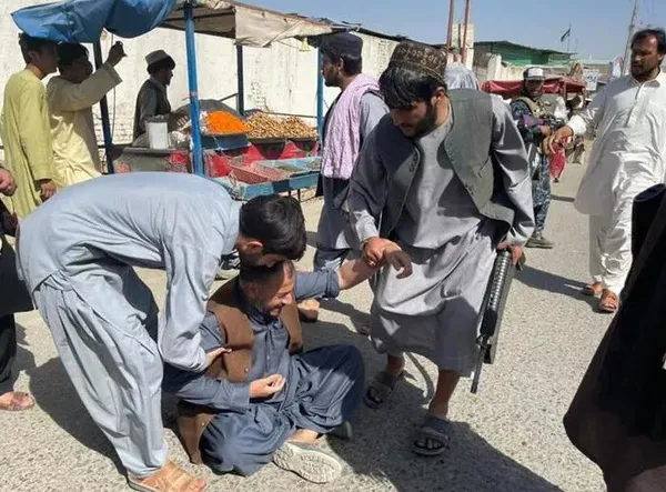 Son dakika: Afganistan'da cuma namazı öncesi camiye bombalı saldırı! - 3