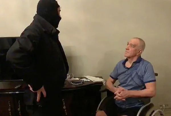 egm-duyurdu-kirmizi-bultenle-aranan-suc-orgutu-lideri-urfi-cetinkaya-yakalandi-1681242277782.jpg EGM duyurdu: Kırmızı bültenle aranan suç örgütü lideri Urfi Çetinkaya yakalandı | Zırhlı araçla adliyeye sevk edildi - 6